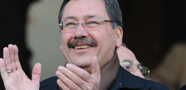 Refah Partisi'nin kapatlmas zerine Fazilet Partisi'ne geen Gkek, 1999 yl belediye seimlerinde ikinci kez Ankara Bykehir Belediye Bakanl'na aday oldu, yaplan seimlerde %55 oyla ve 30.000 oy farkyla Ankara tarihinde iki kez st ste seilen ilk Belediye Bakan oldu.