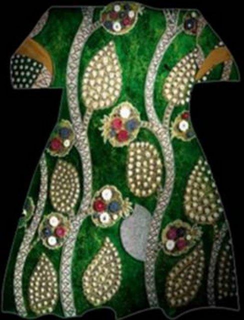 1978 ylndan bu yana Topkap Saray Mzesi'nde Osmanl tekstili ve padiah giysileri zerine alan Do. Dr. Hlya Tezcan, tlsml gmlekleri grafik sanatnn zirvesi olarak tanmlyor.