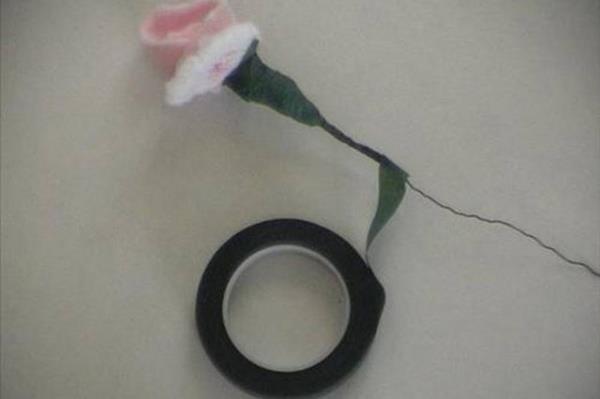 t fii , teyp fii veya televiyon fii kablosunun bakr teli dar km ise ocuklar elektrik arpmasn diye bakir teli selobantla yapstrr.