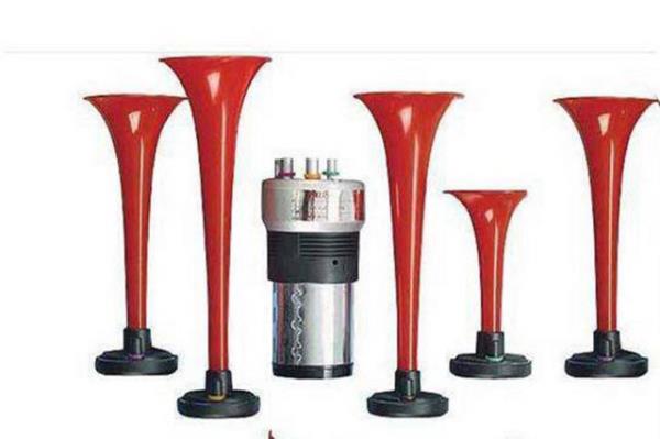 Arabasna kz, kpek, horoz sesli korna taktrma fikrinin patenti bir Trk'e aittir.