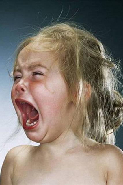 ocuu yanllkla elini kestii veya dst iin aladnda elini kesti veya dt diye ocuunu dver.