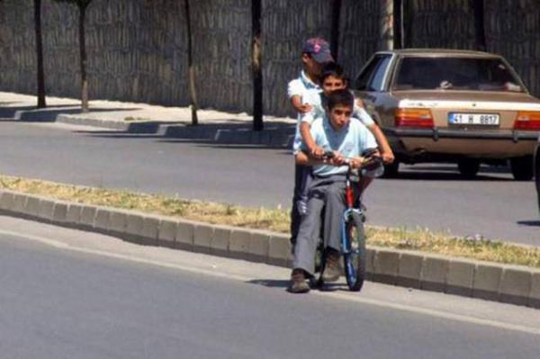 Bisiklete 3 kii binebilmektir.