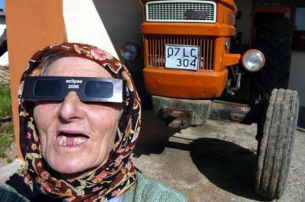 Her gne tutulmasn siyah camla izlemektir.