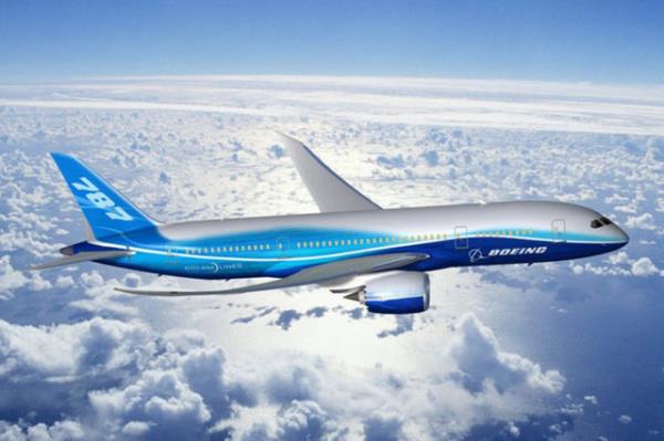 Uakta bulunan tandklarna uak havalandktan sonra grmeyeceini bildigi halde el sallar.