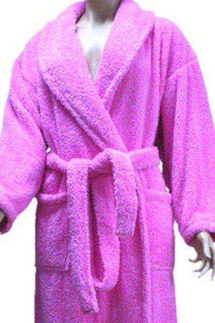 Misafirlie gittii evde havlu bulamaynca elini yzn kapnn arkasnda asl bornozlara silmek.