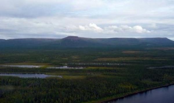 3- Putorana Platosu Sibirya'daki bu doal rezerv, Kuzey Kutup dairesinin sadece 100 km tesinde. Kutup alt ve kutup ekosistemlerine korunakl bir dalk blgede ev sahiplii yapmasyla UNESCO'nun listesine alnd.