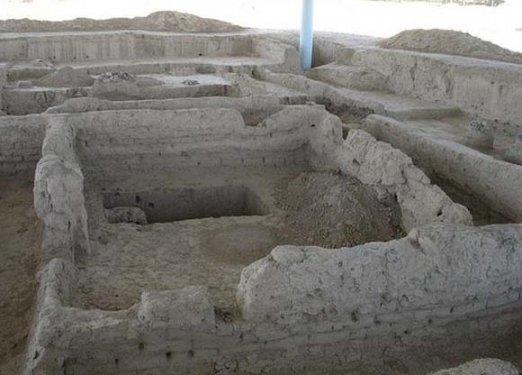 17- Sarazm ehri "Topran balad yer" anlamna gelen Tacikistan'daki "Sarazm", Orta Asya'da ilk yerleimlerin balamasn temsil ettii iin UNESCO'nun listesine alnd.