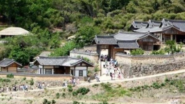 Gney Kore'nin Gyeongju kentinde bulunan Yangdong da 14. yzylda ina edilmi bir ky.