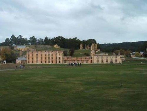 10- Avustralya'daki tarihi cezaevleri Avustralya topraklarna ngilizler tarafndan 18. yzylda ina edilen bu cezaevleri, ngilizlerin binlerce mahkumu baka blgelere nakletmesinden nce tuttuu yerler. Bu cezaevleri, en byk sulu nakil blgesi olmas ile ve Avrupa'nn kolonilerini geniletmesini temsil ettii iin listeye alnd.