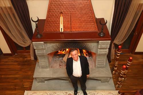 Zengin olucaksan benim gibi, fakir olucaksan da Erdal Bakkal gibi olucaksn bu hayatta.