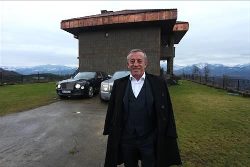 Fakirlerin halinden anlamak iin oru tutuyorum ama gndz ferrarime biniyorum? :(