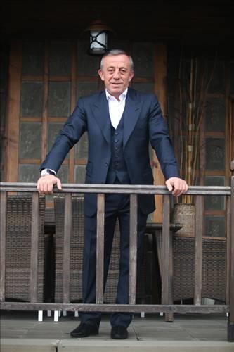 Ak- Memnu'yu tekrar izlemek, paray tekrar tekrar saymak gibi keyif verici. Geri siz nerden bileceksiniz fakirler. Oturun izleyin ite.