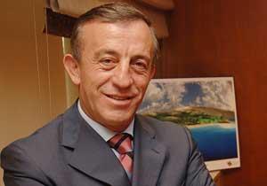 Paras neyse verip Necati amaz' Trke kursuna gndericem. Ya da yok o da yetmez Trk Dil Kurumu'nu alp seferberlik ilan ettirim.