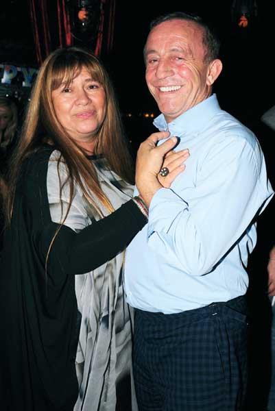 Ekmek yoksa waffle yiyin.