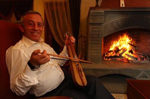 Canm skld ya en iyisi gidip 2 tane dedektifi birbirlerini takip etmeleri iin satn alim.