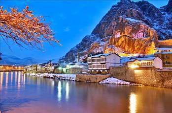 <p><b>Amasya</b></p>  2013 nfusu: 321.832  <p>2014 nfusu: 321.202</p>  2015 nfusu: 320.393  <p>2016 nfusu: 319.417</p>  2017 nfusu: 318.283  <p>2018 nfusu: 316.975</p>  2019 nfusu: 315.534  <p>2020 nfusu: 313.943</p>  2021 nfusu: 312.210  <p>2022 nfusu: 310.341</p>  2023 nfusu: 308.348