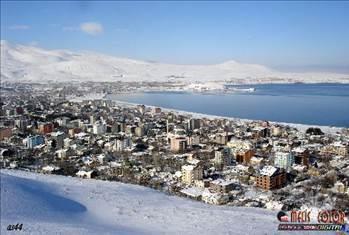 <p><b>Bitlis</b></p>  2013 nfusu: 339.595  <p>2014 nfusu: 341.926</p>  2015 nfusu: 344.267  <p>2016 nfusu: 346.584</p>  2017 nfusu: 348.916  <p>2018 nfusu: 351.222</p>  2019 nfusu: 353.507  <p>2020 nfusu: 355.778</p>  2021 nfusu: 357.981  <p>2022 nfusu: 360.123</p>  2023 nfusu: 362.168