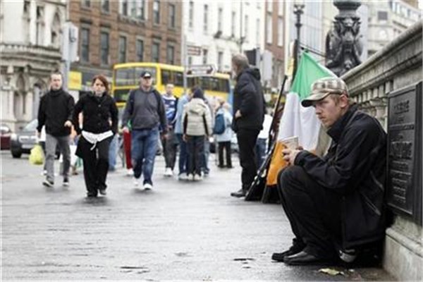 <p><b>8-rlanda</b></p>  lkenin milli geliri 210 milyar dolar. Borcun milli gelire oran yzde 117.