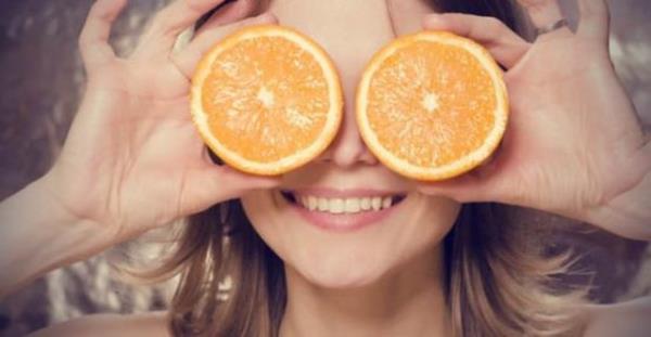Salkl bir cilt sunar. Antioksidan bakmndan olduka zengin olan portakal ciltteki yalanmann etkilerini azaltr. Her gn portakal yemek ya da en az bir bardak portakal suyu imek kusursuz bir cilt salar.
