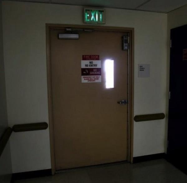 <p><b>5-Hastane merdiven boluunda</b></p>    Hastanelerde her zaman ller vardr ama merdiven boluunda deil. San Francisco Hastanesi'nde 57 yandaki Lynne Spalding'in cesedi 4. kat merdiven boluuna kilitlenmi halde bulundu. Spalding mesane rahatszl nedeniyle Eyll 2013'te hastaneye geldikten 2 gn sonra kayboldu. Cesedi 17 gn sonra bulundu ve lm nedeni henz bilinmiyor.