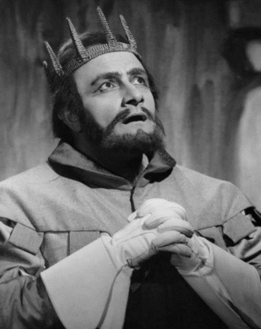 <p><b>lm operas!</b></p>  Opera sanats Leonard Warren, New York'taki Metropolitan Opera House'da ld.