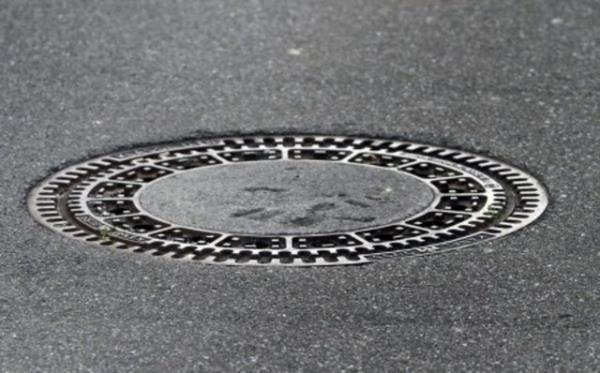 <p><b>3-Kanalizasyon ukuru</b></p>    Bir kadnn vcut paralar Los Angeles'ta iki farkl kanalizasyon ukurunda bulundu. Tkankl gidermek iin alan iiler Ekim 2013'te bir kadn kafas ve vcudunun st yarsn buldular. 2 gn sonra baka bir kanalizasyon ukurunda kadn bacaklar ve ayaklar bulundu. Kanalizasyon hatlar birletii iin vcut paralarnn ayn kadna ait olduu dnlyor.