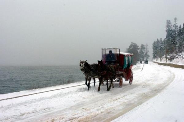 Bolu'da ise kar kalnl 13 santimetreyi buldu. am ormanlaryla kapl Glck Tabiat Park'nda hem kar ya hem de gnein birlikte yzn gstermesiyle kartpostal gibi grntler ortaya kt.