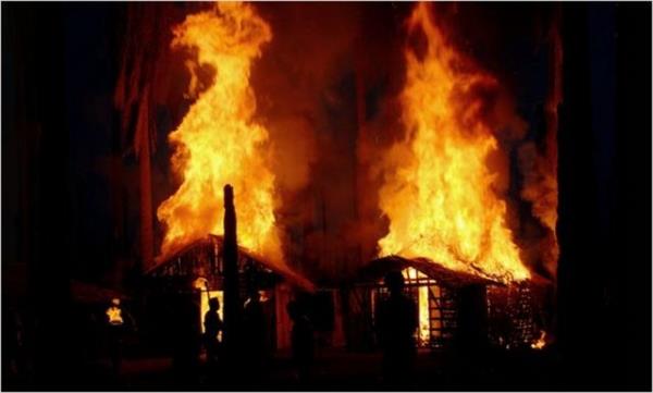 Konusu:Endonezya'da yaayan Anwar, 1960'l yllarn banda arkadalaryla karaborsada kk bir sinema etesi kurmutuk bir gentir. Ne zamanki 1965'te lkede askeri darbe gerekleir, kendi halindeki bu kk ete bir anda ar sac bir lm makinesine dnr.