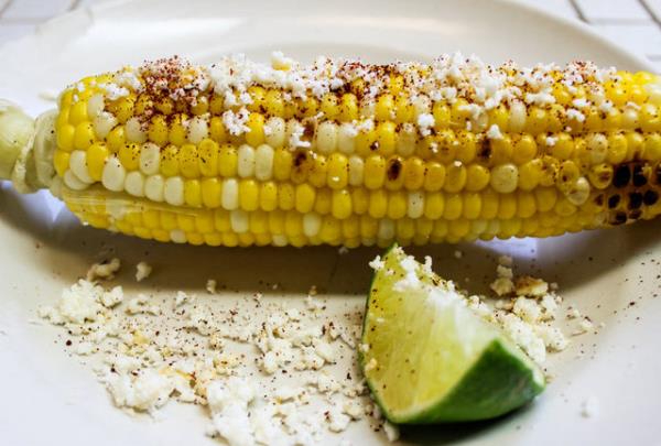 <b>Kanserle savar:</b< Akcier kanseri riskini azaltan antioksidan zelliklere sahip karotenoid ierir 8 yl boyunca msr yiyen kiilerin kanser olma riskinin % 27 azald izlendi. Yardmc gdalar, papaya, kabak, portakal, krmz biber ve eftalidir. Sindirim sistemini salkl tutar ve kolon kanserini nleyicidir.