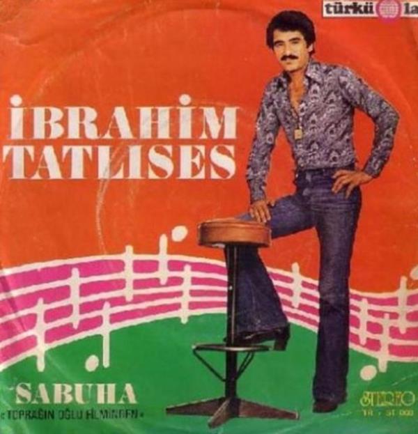 Memleketinde dzenlenen geleneksel sra gecelerinde dikkat ekti sesiyle. Sonra stanbul'a geldi ve inaat iisi olarak almaya balad.