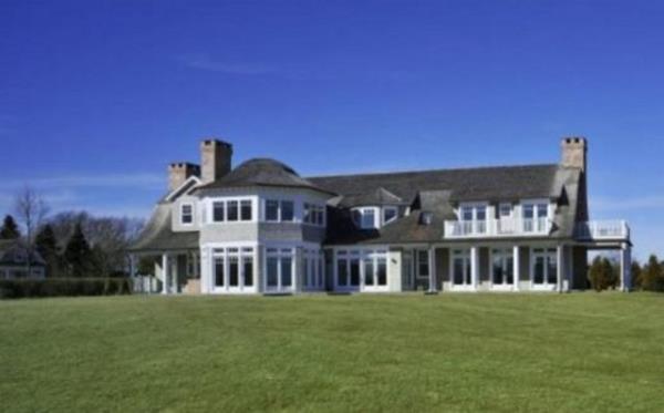 Ama sonra o da grkemli malikaneler satn alacak kadar ok para kazanmaya balad.