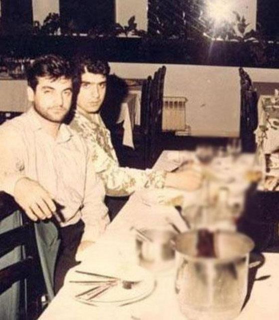 <p><b>"PEK MENDL TANE TANE" DED...</b></p>    Gsteri dnyasnn pek ok nls gibi zcan Deniz'in de hayatnn ilk yllar yoksulluk iinde gemi. 1972 ylnda Ankara'nn gecekondu mahallelerinden Yenidoan'da dnyaya gelmi Deniz. Daha sonra da ailesiyle birlikte Aydn'a geip varoa yerlemi. 4 kz ve iki erkek karde... Babas almad iin zcan Deniz de kk yata bir fabrikada almaya balam.