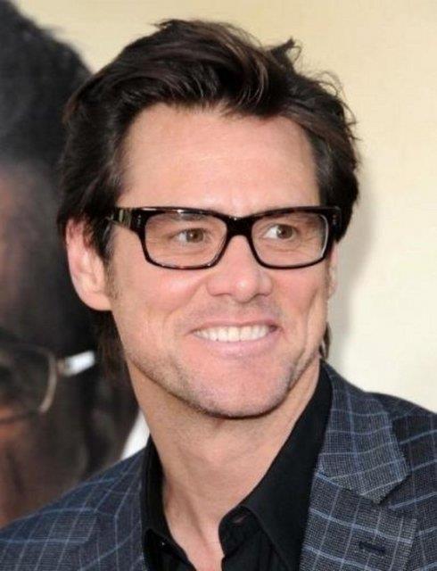 <p><b>PARA KAZANMAK N OKULU BIRAKTI</b></p>    Jim Carrey, yllardr Hollywood'un en gzde aktrlerinden biri. Ama hayat mcadelesine ok kk yata balad. Ailesine ekonomik adan yardmc olabilmek iin okulu brakt.