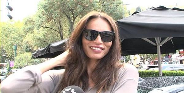 Gzide Duran'n yaamnn tm ak 1996 ylnda deiti. Onu bugnlere tayan yola ilk admn att. alt Casino'dan ayrlan Duran nce bir deri maazasnda sonra da butikte kasiyerlik yapmaya balam.