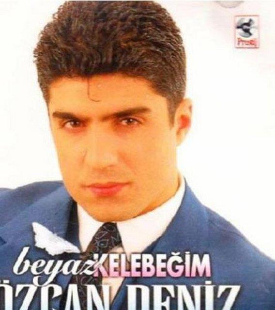 Ama bunun iin de vize iin 2 yl uramas gerekmi. Sonunda Emrah, Suna Yldzolu'nun da aralarnda bulunduu bir kadroyla Almanya'ya gitmi. Orada kalabilmek iin paral evlilik bile yapm. Paraszlktan erken yatt bir ylba gecesi Trkiye'den Almanya'ya ua kard iin gidemeyen bir arkcnn yerine sahneye kmas istenmi. O konserde telefon araclyla sesini bir dnemin nl yapmcs Hilmi Topalolu'na dinletmiler.