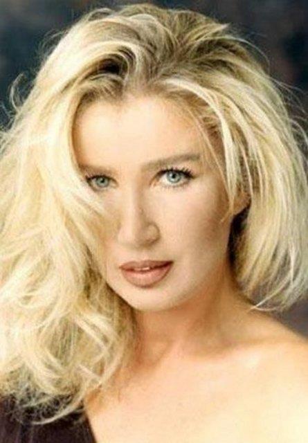 Glizar Gazinosu'nda alrken Seda Sayn adn kullanm nceleri. Sonra da Adn Seda Sayan olarak deitirmi.Szn ksas Sayan'n bu gnlere gelmesi hi de kolay olmam.