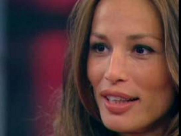 Sonunda yarmaya katlmaya karar vermi. Ve "Gelecek vaad eden" manken unvann alm. Sonra da kariyer basamaklarn hzl trmand.