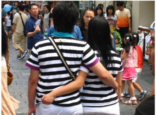 Srekli beraber taklan sinir bozucu sevgililer