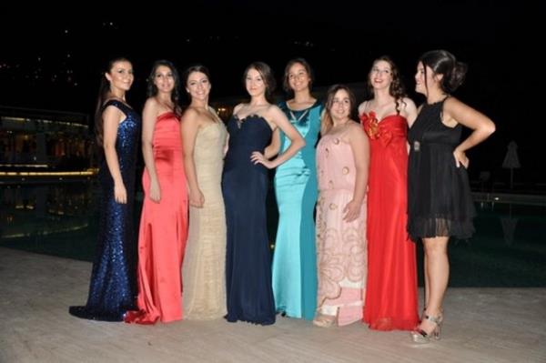 Aktan baka bir ey konumayan kz grubu