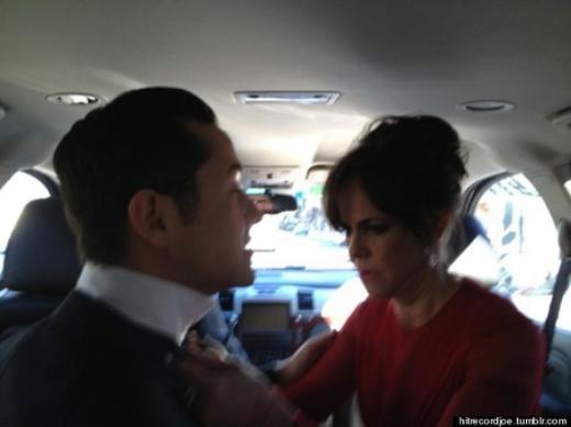 Sally Field, Oscar treni ncesi Joseph Gordon'a kravatn dzeltmesi iin yardm ediyor..