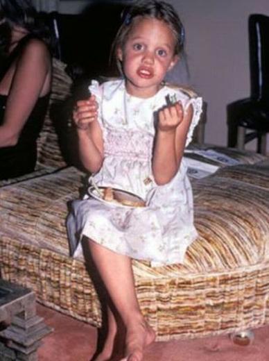 Angelina Jolie 8 yandayken..