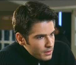 Saymann namaz kldn sylemesi sevenleri tarafndan takdirle karlanrken, baz kesimler ise o bildik bahanenin arkasna gizlenerek tepki gsterdi: Herkesin ibadeti kendine bunun aklanmasn doru bulmuyoruz!