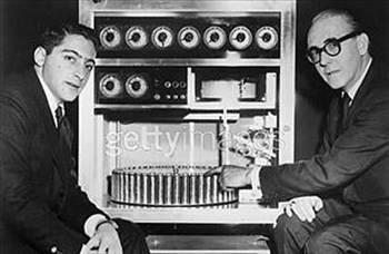 <p><b>Kokulu grnt</b></p>   3 boyutlu filmleri bir kenara koyun. zleyicilerin asl istedii kokan bir film! Bu dnce, 1960?larda Smell-o-Vision rnnn sahibi Mike Todd?un tam aklnda olan eydi. Gelitirdii sistemde, filmin en nemli dakikalarnda ielerin iindeki kokular izleyicinin zerine pskrtlyordu. Bu teknolojiyi zellikle bu teknolojiye uygun yazlm ?Scent of Mystery? filminde kullanld. Filmin ardndan, Smell-oVision?dan bir daha bahseden olmad.