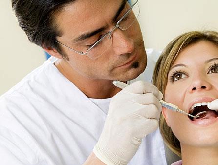 Di ya da di eti iltihab gibi acil durumlarda, var olan enfeksiyonunun bebein geliimini dental tedavinin olumsuzluklarndan daha fazla etkileyebilecei dncesi n plana alnmal ve bir jinekologun nerileri dorultusunda di tedavisi yaplmaldr.