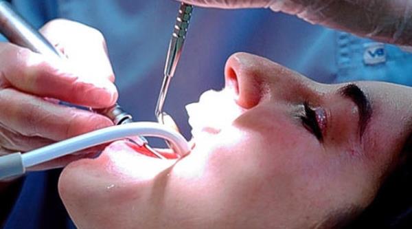 <p><b>Hamileyken Di Tedavisi Yaplabilir mi?</b></p>  Bebein organ geliim evresi olan hamileliin ilk  aynda etkili dental tedaviden kanlmas gerekiyor.