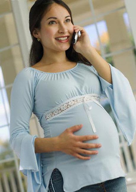 Gebelik hormonlarnn etkisi ile di etleri daha abuk kanayan anne aday, dilerinin fralamaktan kanr.