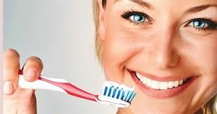 <p><b>Hamileyken ekerden Uzak Durun!</b></p>  Anne adaylarnn, hamilelik sresince A,C ve D vitaminleri ile fosfor ve kalsiyum ynnden zengin temel besinler, meyveler ve sebzeler almaya dikkat etmeleri gerekiyor. Hamileyken ayrca tahl, st ve st rnleriyle, balk ve yumurta dengeli olarak almalar yararl olacaktr.