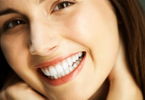 Di Hekimi ve Protez Uzman ada Llaolu, az ve di salnn srekliliini salamak iin mr boyu etkili ve yeterli bakmn art olduunu ve kadnlarn hamilelik, bebek emzirme, menstruasyon, menopoz gibi dnemlerde dilerine ayrca zen gstermesi gerektiine dikkat ekiyor.