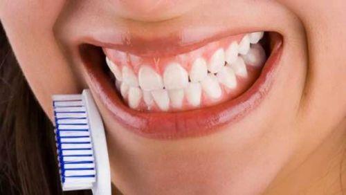 Hamilelikte az gargaralar ya da lk tuzlu su ile gargara yaplmaldr. zellikle lk tuzlu su di etlerini rahatlatr ve dieti hassasiyetini azaltr.