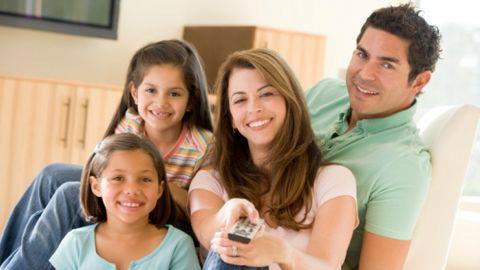 Medeni kanunumuzda elerin oturacaklar yeri birlikte semeleri konusunda dzenleme vardr.  Eler oturacaklar yere birlikte karar vereceklerdir. Aile konutunu seme konusunda da kadn erkek arasnda eitlik ilkesi dikkate alnmtr.